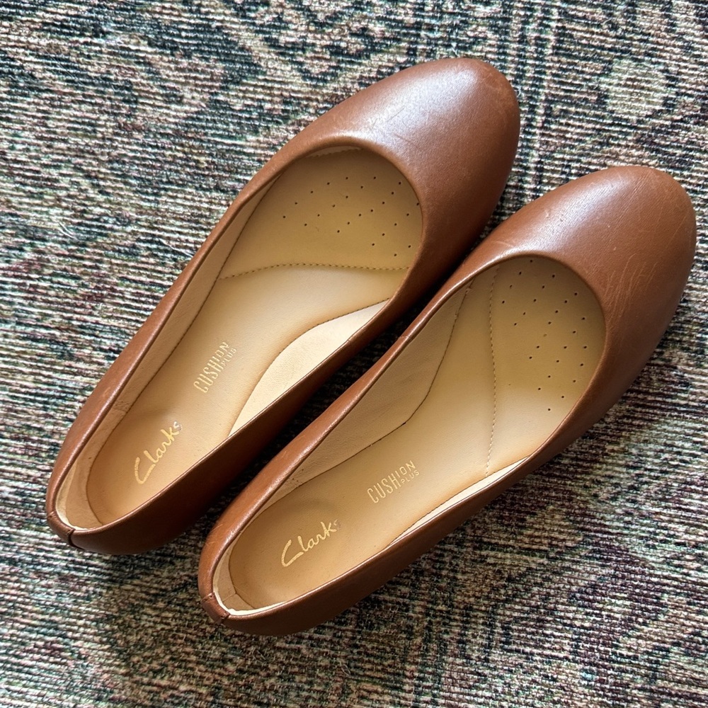 Clarks Women's Tan Leather Flats